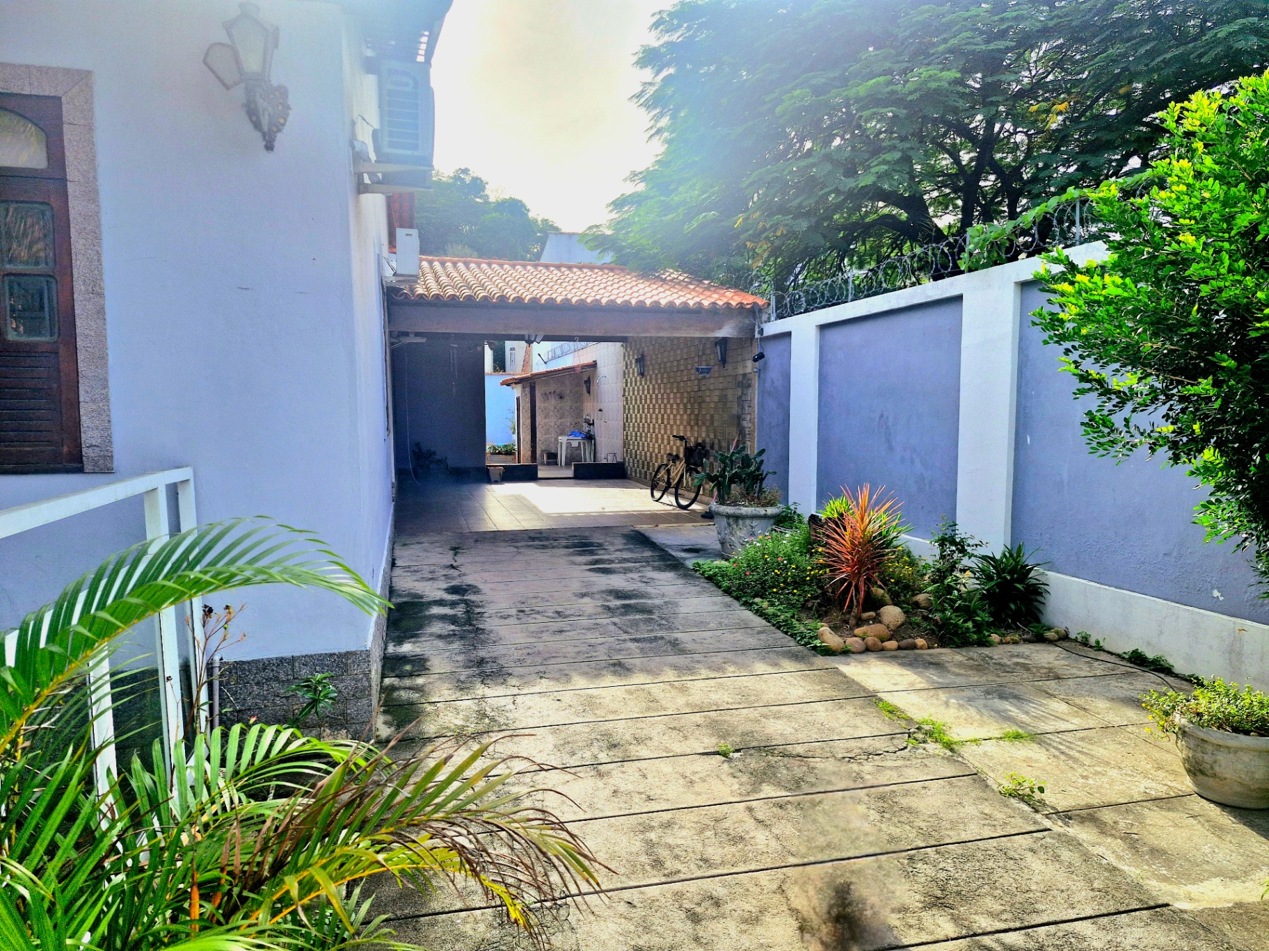 Garagem coberta para 4 carros
